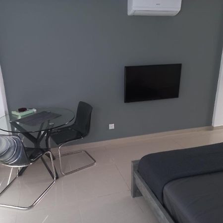 Modern Studio Apartment Armonia Court باراليمني المظهر الخارجي الصورة