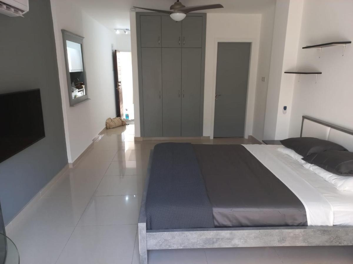 Modern Studio Apartment Armonia Court باراليمني المظهر الخارجي الصورة