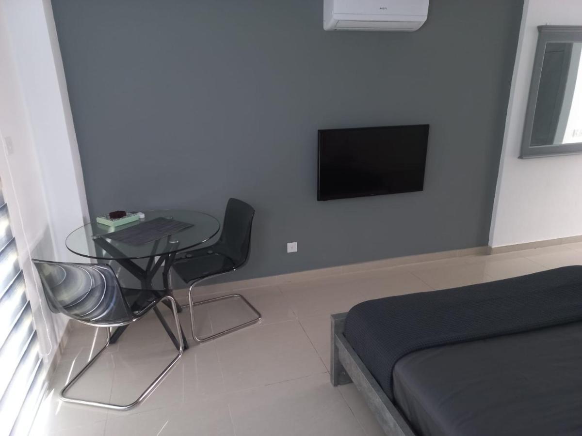 Modern Studio Apartment Armonia Court باراليمني المظهر الخارجي الصورة