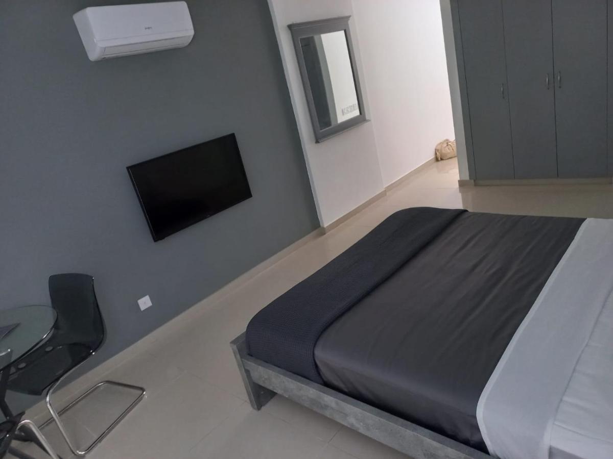 Modern Studio Apartment Armonia Court باراليمني المظهر الخارجي الصورة