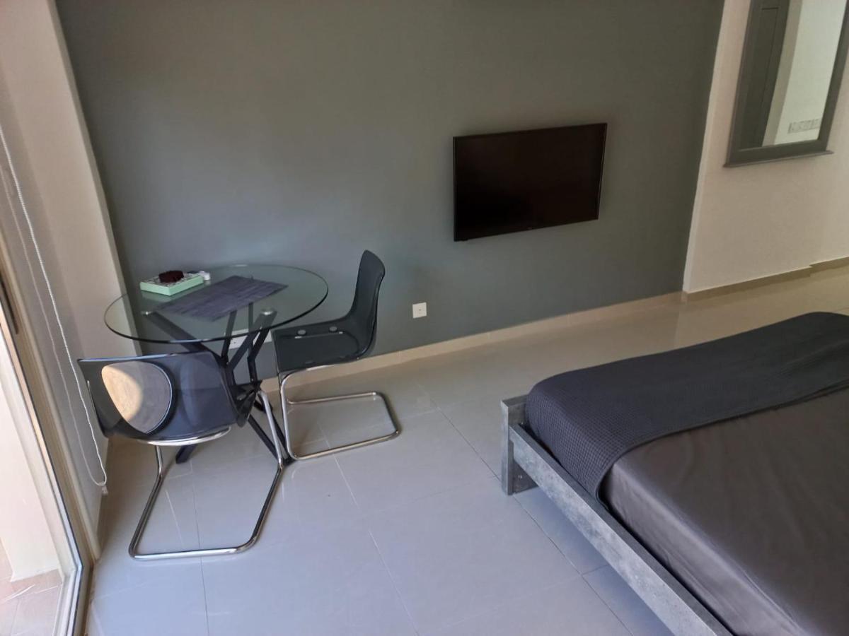 Modern Studio Apartment Armonia Court باراليمني المظهر الخارجي الصورة