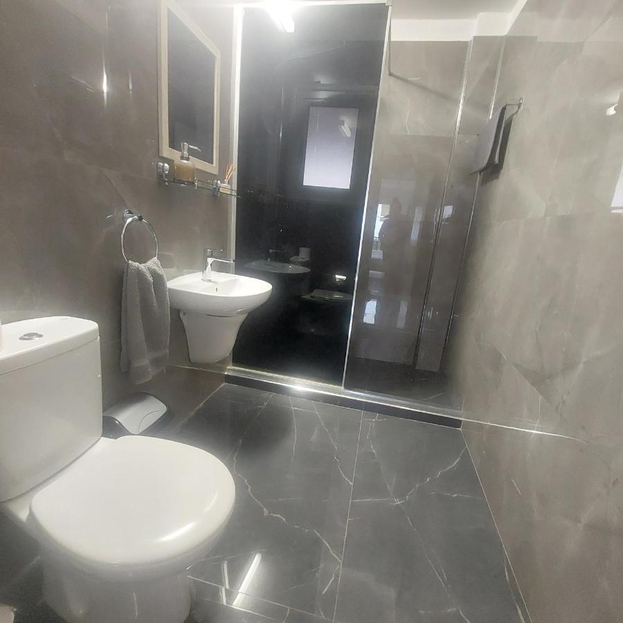 Modern Studio Apartment Armonia Court باراليمني المظهر الخارجي الصورة