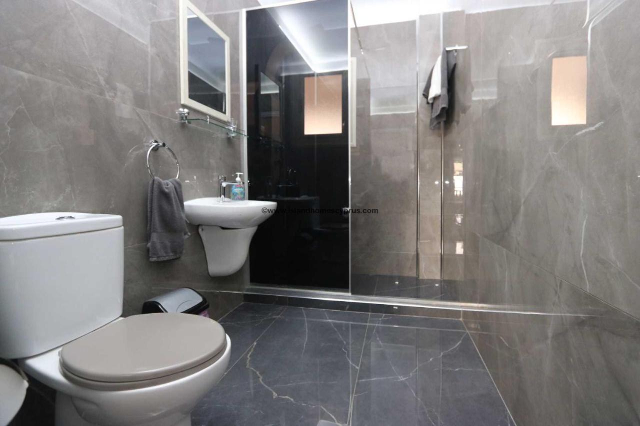 Modern Studio Apartment Armonia Court باراليمني المظهر الخارجي الصورة