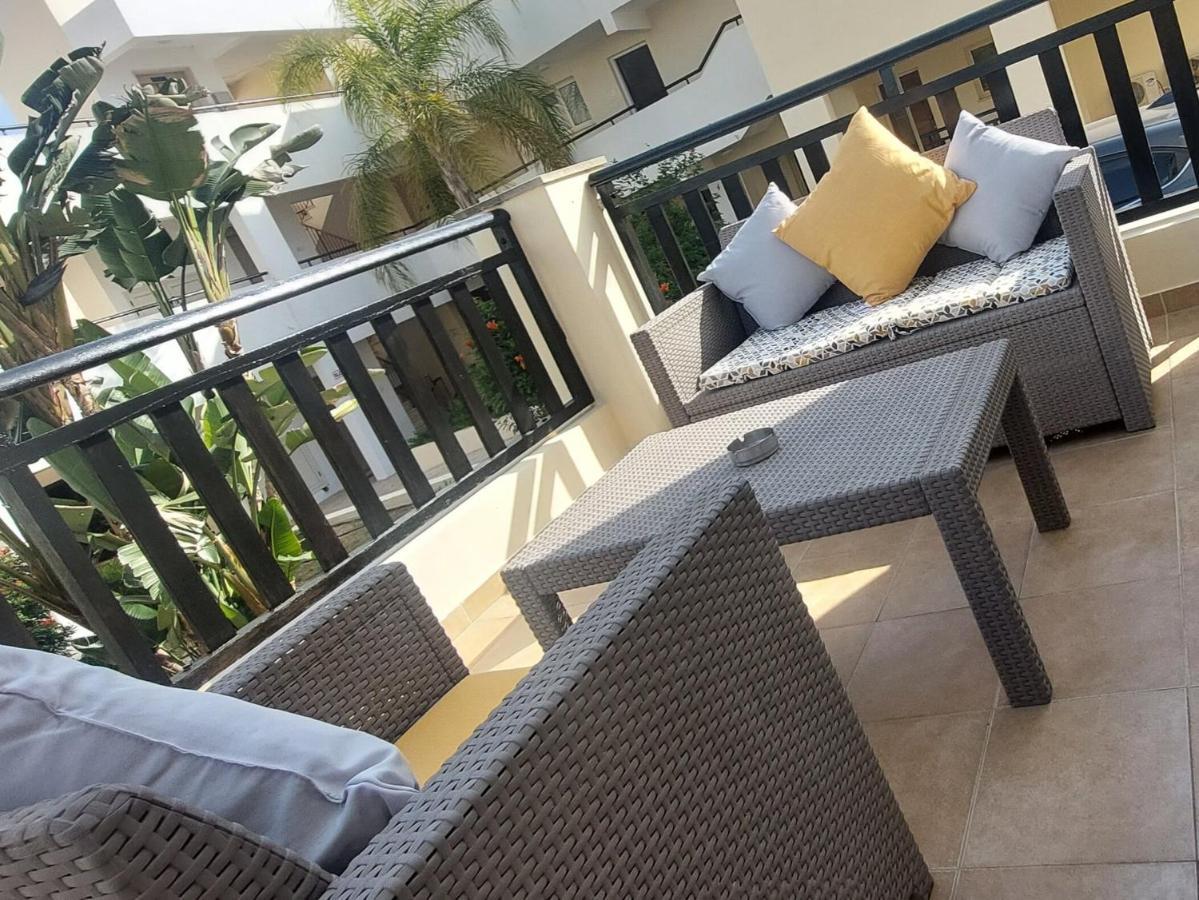 Modern Studio Apartment Armonia Court باراليمني المظهر الخارجي الصورة